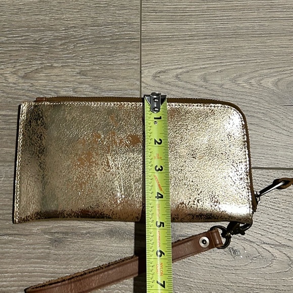 STS Ranchwear Bentley Flaxen Roam Metallic Leather Wristlet Wallet - Picture 9 of 11